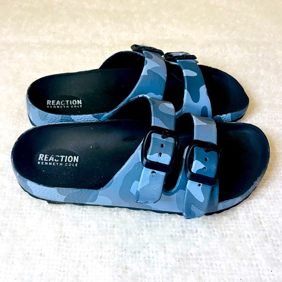 REACTION Kenneth Cole boys rubber slides Size 2 slight wear blue and gre… - Picture 1 of 6